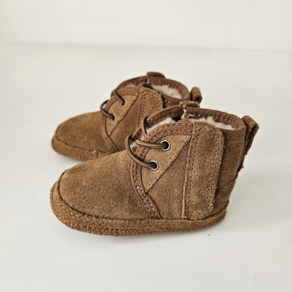 UGG Baby Neumel Brown Suede Warm Chukka Booties Size 2-3 Cozy - Picture 4 of 8